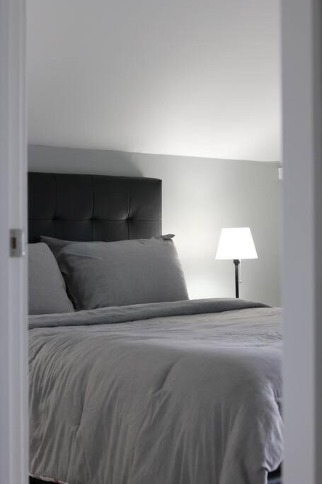 Unique Modern Luxury 2 Bedroom Apartment Rental Chapleau Exterior photo