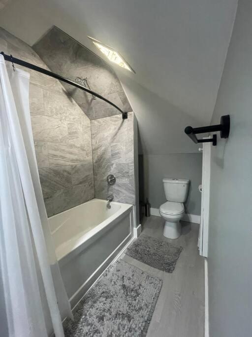 Unique Modern Luxury 2 Bedroom Apartment Rental Chapleau Exterior photo